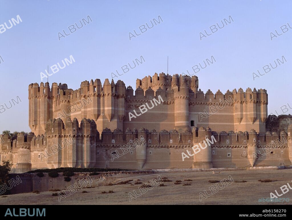 CASTILLO MUDEJAR DEL SIGLO XV MANDADO CONSTRUIR POR LA FAMILIA FONSECA.