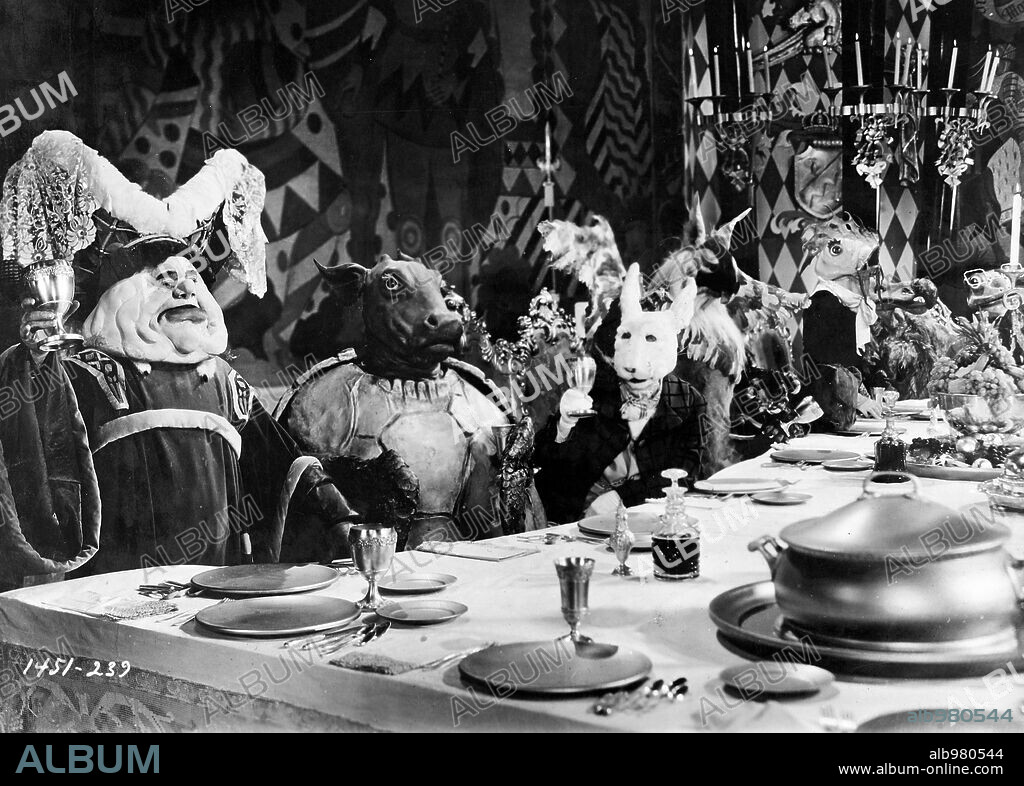 ALICE IN WONDERLAND, 1933, directed by NORMAN Z. MCLEOD. Copyright PARAMOUNT PICTURES.