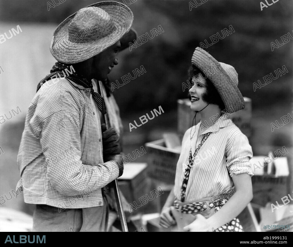 CLARA BOW in HULA, 1927, directed by VICTOR FLEMING. Copyright PARAMOUNT PICTURES.