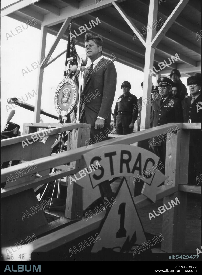 President John F Kennedy, while touring build-up units in the Southeast United States, addressed the men of the 1st Armored Division staged at Ft Stewart, Ft Stewart, GA, 11/26/1962. (Photo by Pvt Urbanavicius/US Army/GG Vintage Images).