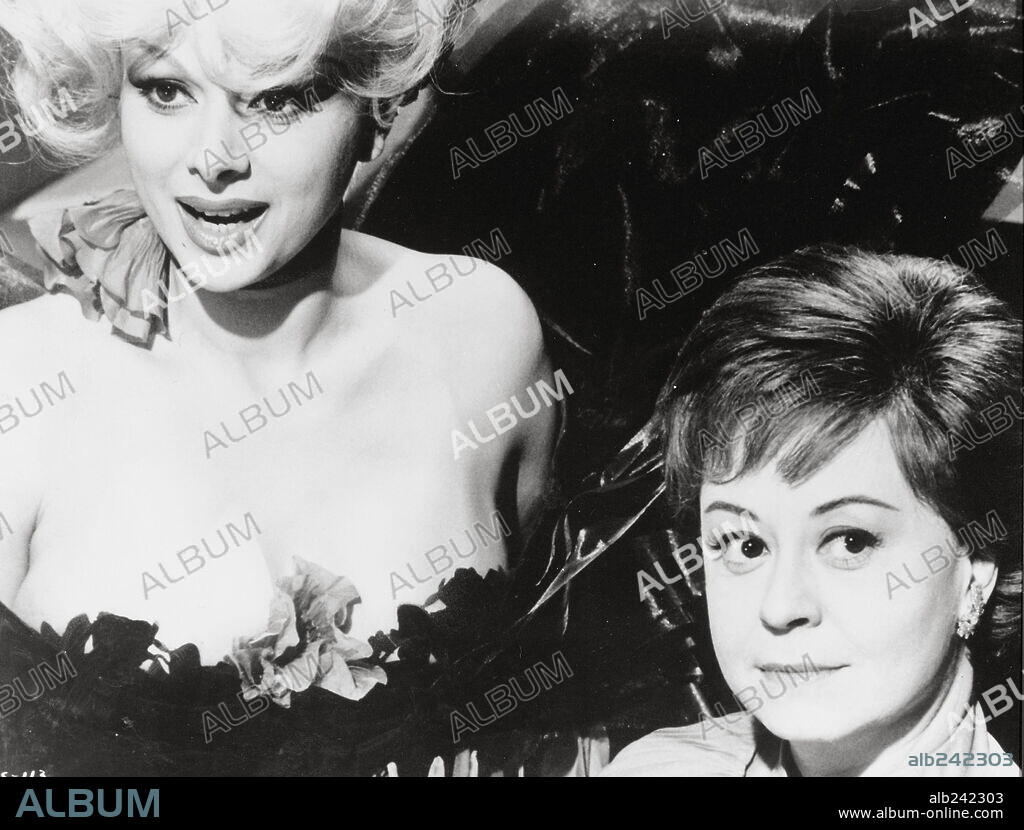 GIULIETTA MASINA y SANDRA MILO en GIULIETTA DE LOS ESPÍRITUS, 1965 (GIULIETTA DEGLI SPIRITI), dirigida por FEDERICO FELLINI. Copyright FEDERIZ/RIZZOLI FILM/FRANCORIZ PROD.