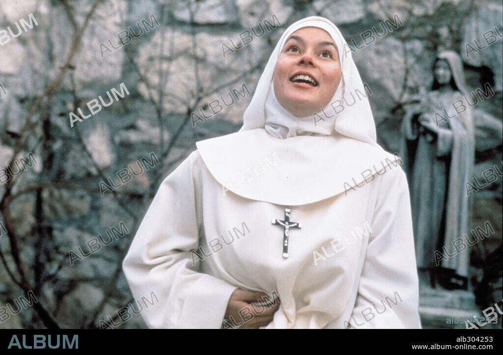 MEG TILLY in AGNES OF GOD, 1985, directed by NORMAN JEWISON. Copyright COLUMBIA PICTURES.