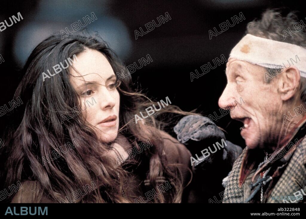 MADELEINE STOWE in TWELVE MONKEYS, 1995, directed by TERRY GILLIAM. Copyright TRI STAR PICTURES / CARUSO, PHILLIP.