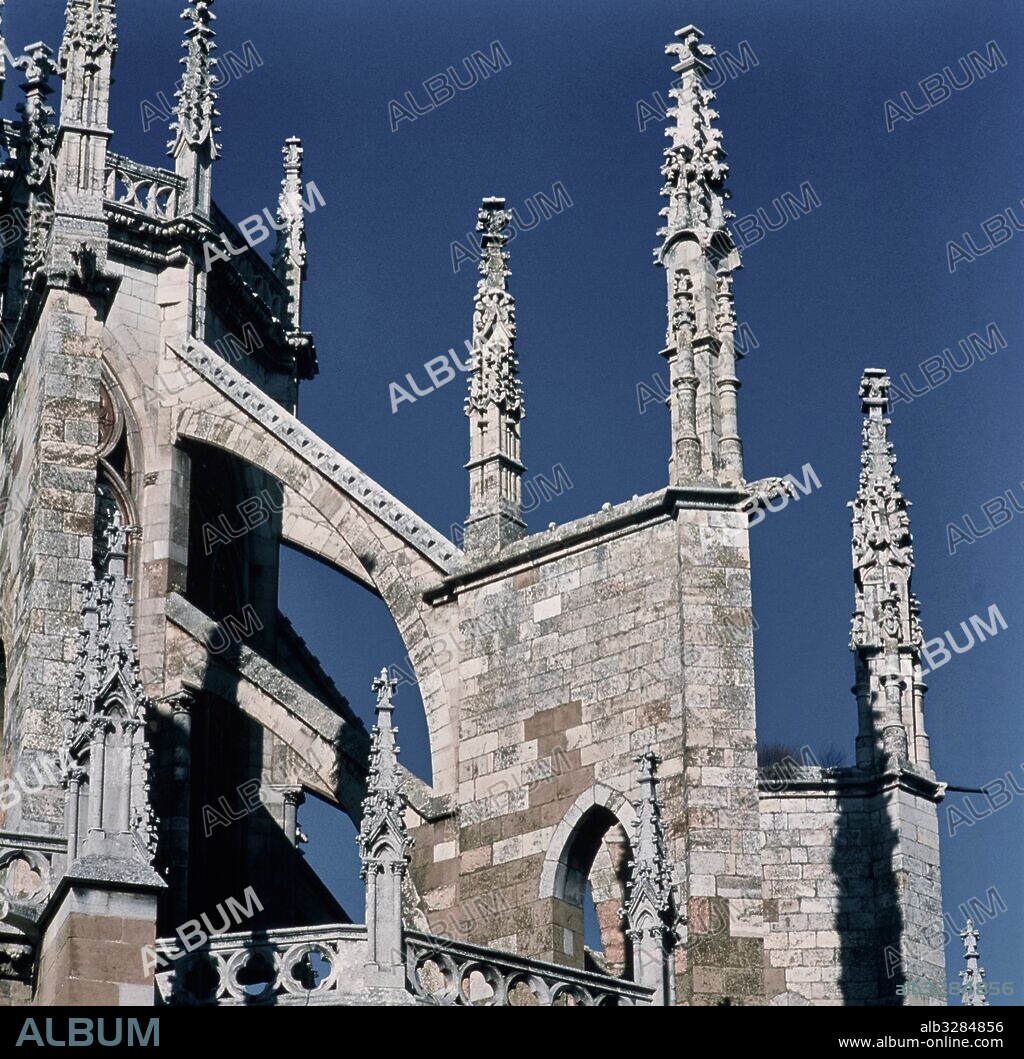 Detalle de arbotantes y pináculos, siglo XIII. Catedral de León.