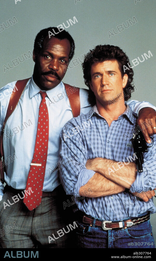 DANNY GLOVER and MEL GIBSON in LETHAL WEAPON 2, 1989, directed by RICHARD DONNER. Copyright WARNER BROTHERS.