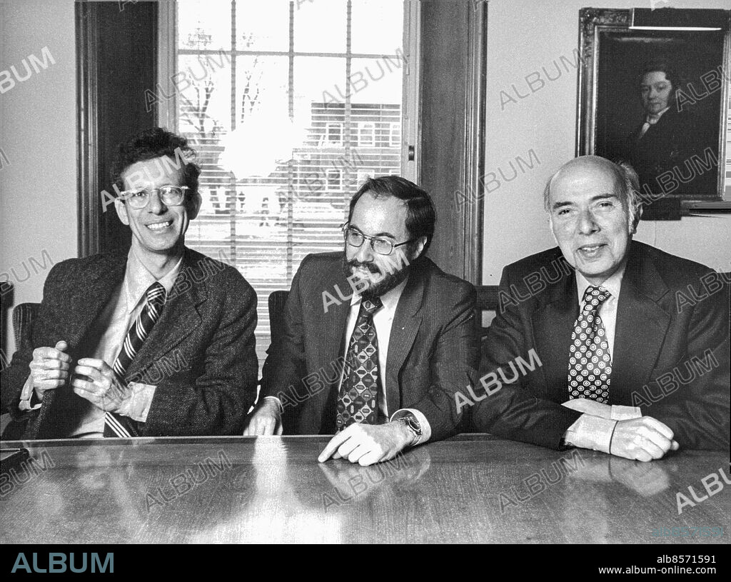 STOCKHOLM DEC 1975. Nobel Prize laureates in medicine and physiology Fr. L. Howard Temin, David Baltimore, and Renato Dulbecco during a news conference in Stockholm, Sweden, in December 1975 in connection with the Nobel Prize Ceremony.. Photo: Leif R Jansson / TT News Agency / Code: 50020.