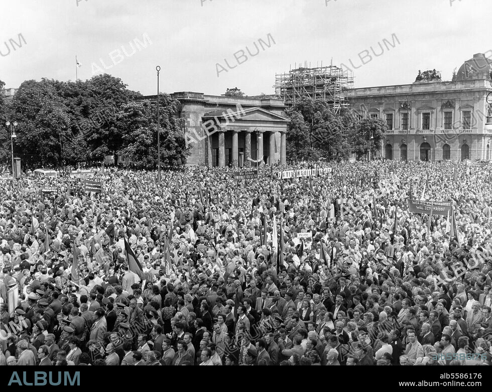 The German Communist Party (KPD) is banned in West Germany. (17 August 1956). Demonstration in Unter den Linden, East Berlin, against the ban. Photo (Gert Schuetz).