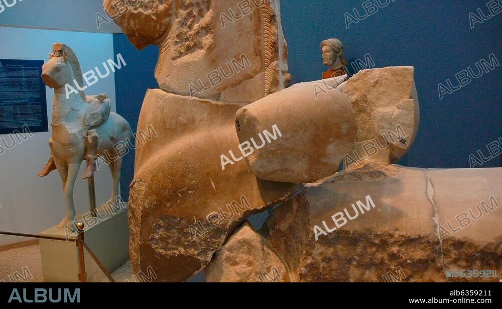 HISTORIC VIEW OF THE OLD ACROPOLIS MUSEUM Horseman The horse consits of two separate sets of fragments the horse's body and the thigh and the horsesman's buttock. Marble Around 520-10 B.C. detail view from the horse's body and thigh. Acropolis Museum Greece.