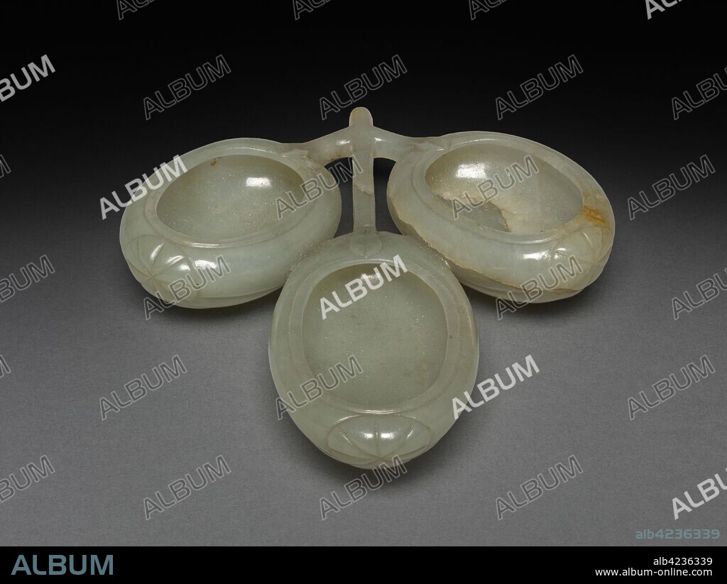 Three-Lobed Dish, 18th Century. China, Qing dynasty (1644-1911). Jade ; overall: 8 cm (3 1/8 in.).