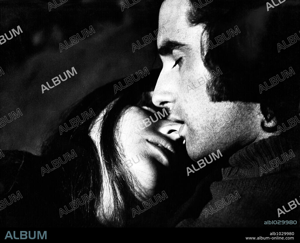 ANA BELEN and VICTOR MANUEL in AL DIABLO CON AMOR, 1973, directed by GONZALO SUAREZ. Copyright ERSUASTUR.