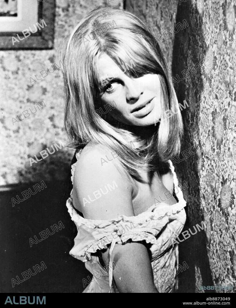 JULIE CHRISTIE in YOUNG CASSIDY, 1965, directed by JACK CARDIFF. Copyright M.G.M.