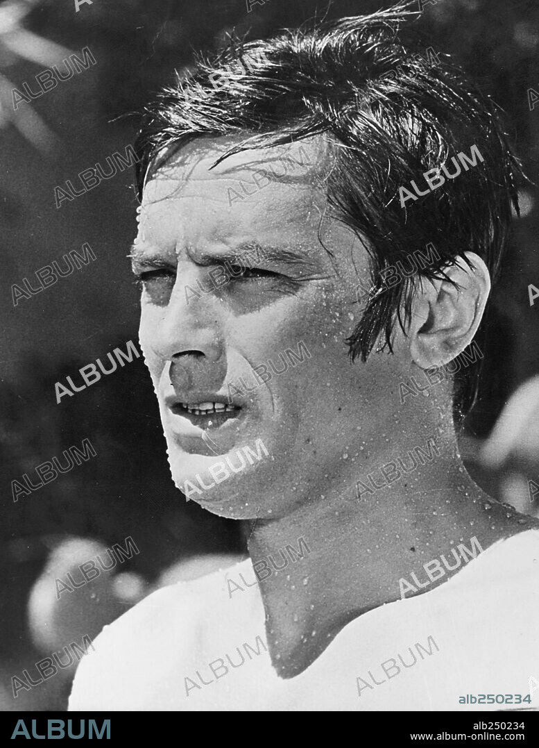 ALAIN DELON in THE SWIMMING POOL, 1969 (LA PISCINE), directed by JACQUES DERAY. Copyright S.N.C/TRITONE.