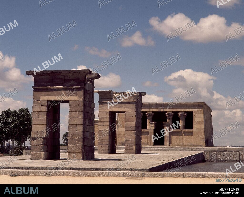 TEMPLO EGIPCIO DE DEBOD -  RESTOS RESCATADOS DE LA PRESA DE ASSUAN - FOTO AÑOS 70.