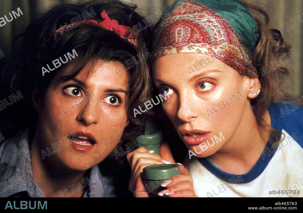 NIA VARDALOS and TONI COLLETTE in CONNIE AND CARLA, 2004, directed by MICHAEL LEMBECK. Copyright UNIVERSAL.