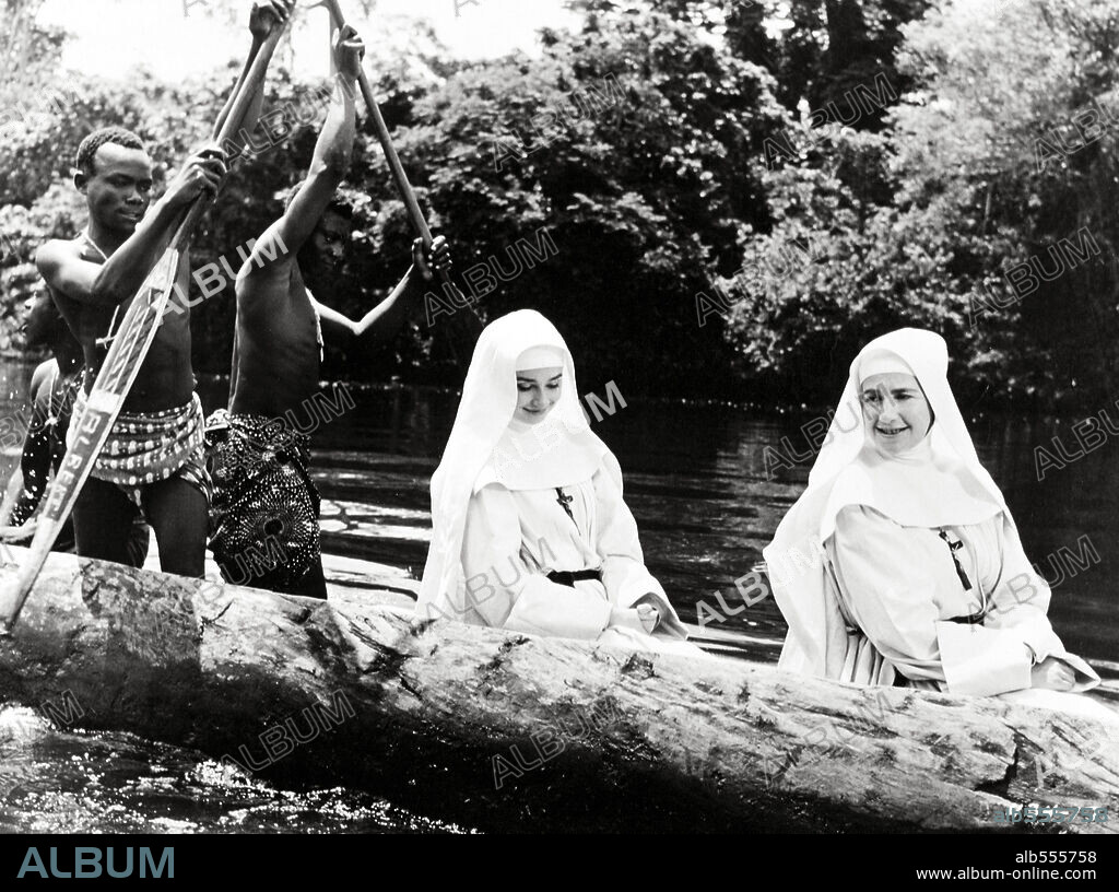 AUDREY HEPBURN and PEGGY ASHCROFT in THE NUN'S STORY, 1959, directed by FRED ZINNEMANN. Copyright WARNER BROS.