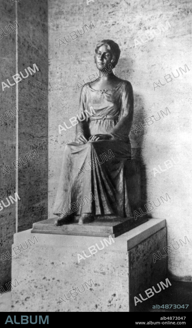 TEMPLINE 1937. Statue of Herman Göring's deceased wife Carin Göring, died 1931, born Carin Fock, on Carinhall, Nazi Marshal Hermann Göring's official residence and country estate.. Photo: Bonnier Archive / TT / Code: 3001.