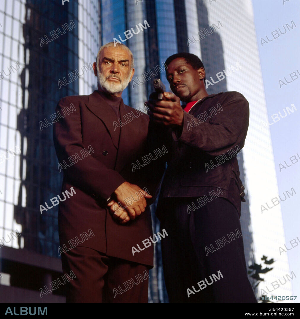 SEAN CONNERY and WESLEY SNIPES in RISING SUN, 1993, directed by PHILIP KAUFMAN. Copyright 20TH CENTURY FOX.