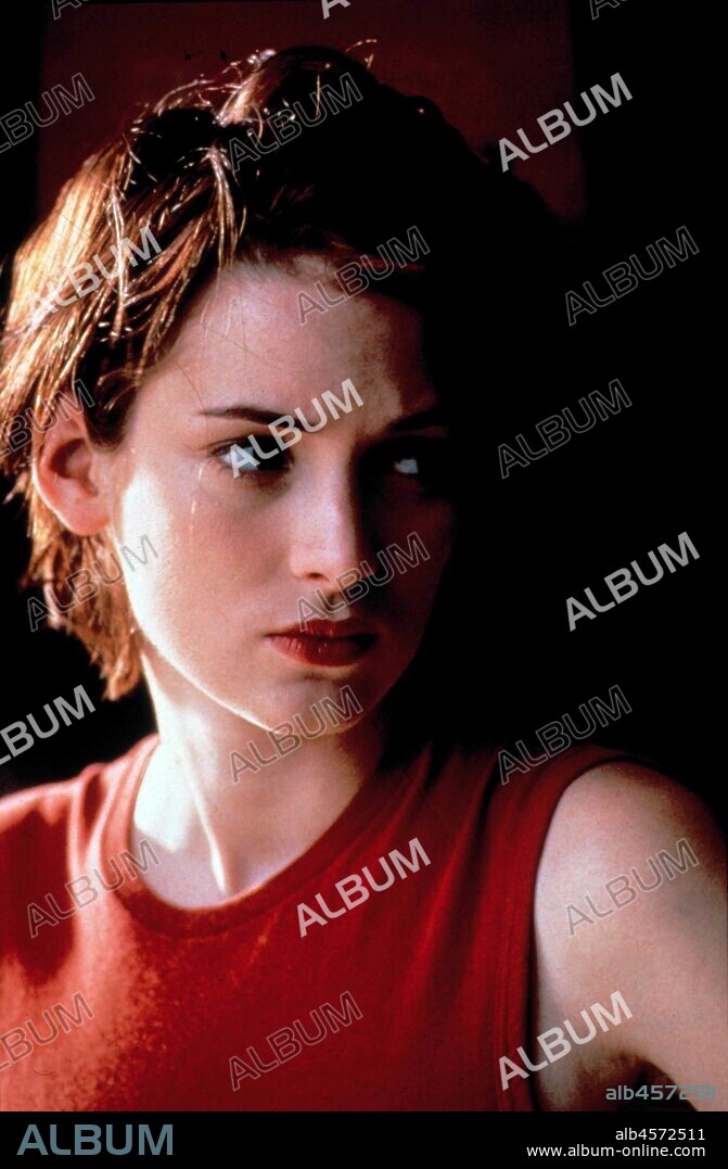 WINONA RYDER in REALITY BITES, 1994, directed by BEN STILLER. Copyright UNIVERSAL PICTURES.