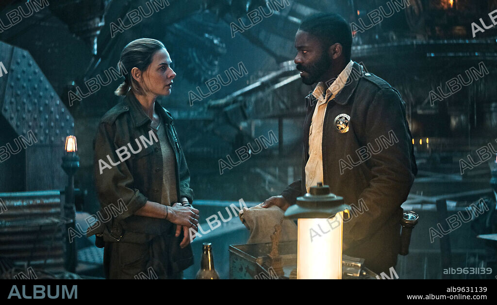 DAVID OYELOWO and REBECCA FERGUSON in SILO, 2023, directed by DAVID SEMEL and MORTEN TYLDUM. Copyright AMC Studios.