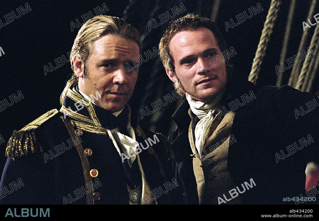 PAUL BETTANY and RUSSELL CROWE in MASTER AND COMMANDER: THE FAR SIDE OF THE WORLD, 2003, directed by PETER WEIR. Copyright 20TH CENTURY FOX/MIRAMAX/UNIVERSAL/SAMUEL GOLDWYN FILMS.