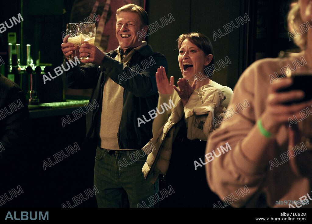 NICOLA WALKER and SEAN BEAN in MARRIAGE, 2022, directed by STEFAN GOLASZEWSKI. Copyright All3Media.