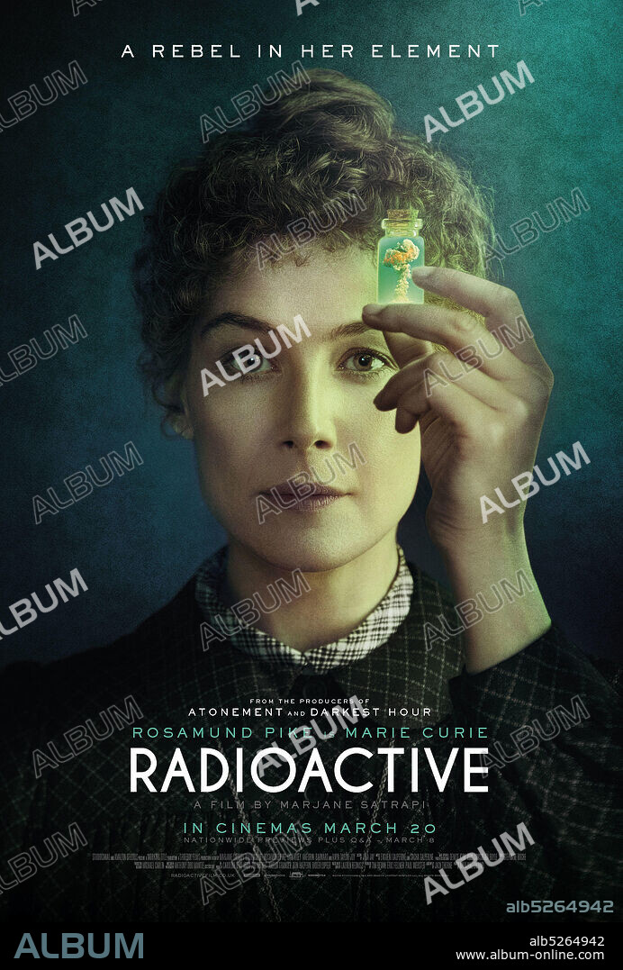 ROSAMUND PIKE in RADIOACTIVE, 2019, directed by MARJANE SATRAPI. Copyright StudioCanal / Working Title Films / Amazon Studios.