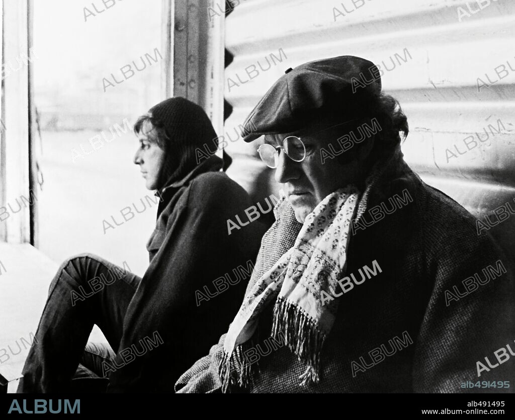 AL PACINO and GENE HACKMAN in SCARECROW, 1973, directed by JERRY SCHATZBERG. Copyright WARNER BROTHERS.