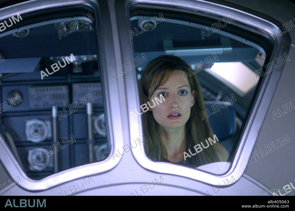 NATASCHA McELHONE in SOLARIS, 2002, directed by STEVEN SODERBERGH. Copyright 20TH CENTURY FOX / MARSHAK, BOB.