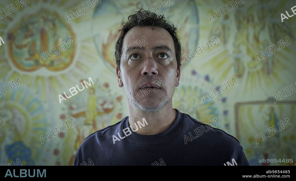 ROGER CASAMAJOR in LA MESIAS, 2023, directed by JAVIER AMBROSSI and JAVIER CALVO. Copyright Movistar Plus+.