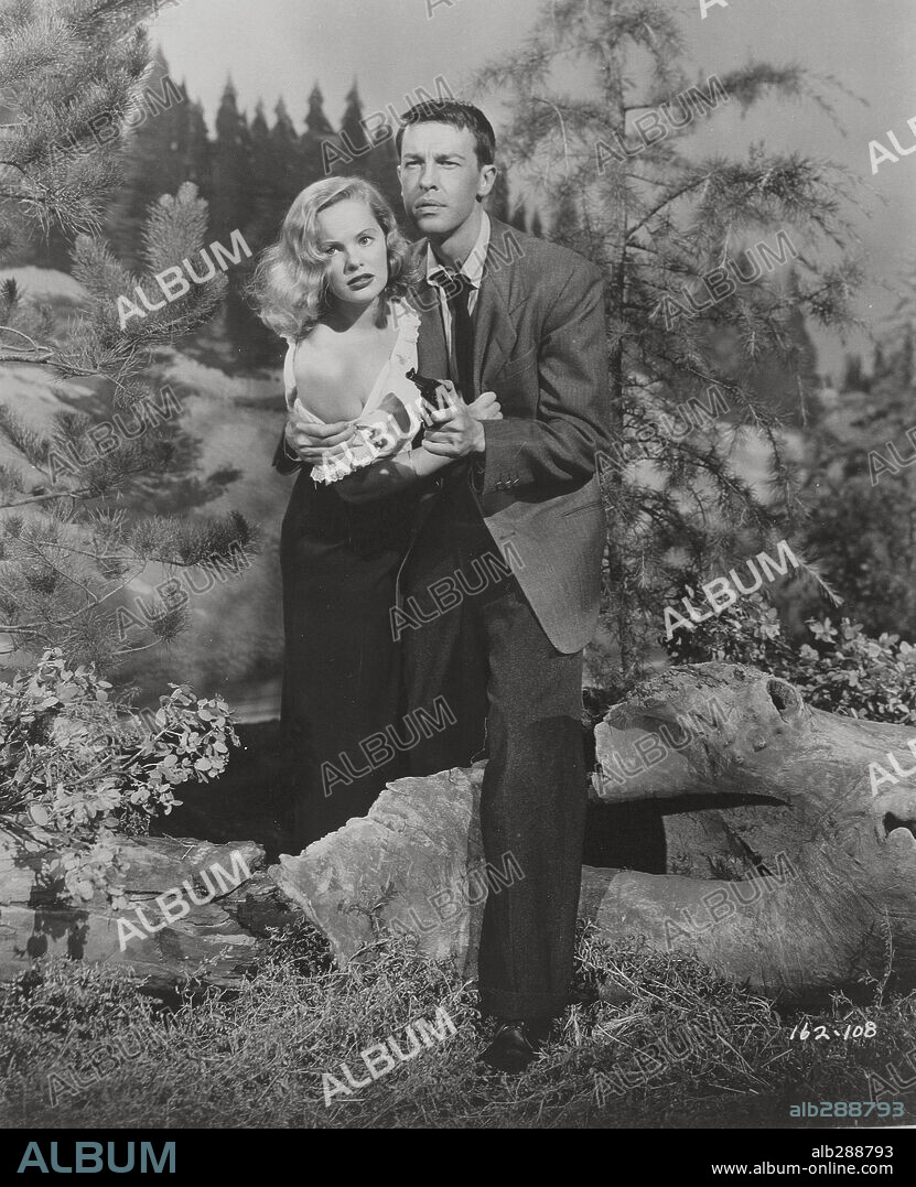 JOHN DALL and PEGGY CUMMINS in GUN CRAZY, 1950, directed by JOSEPH H. LEWIS. Copyright UNITED ARTISTS.