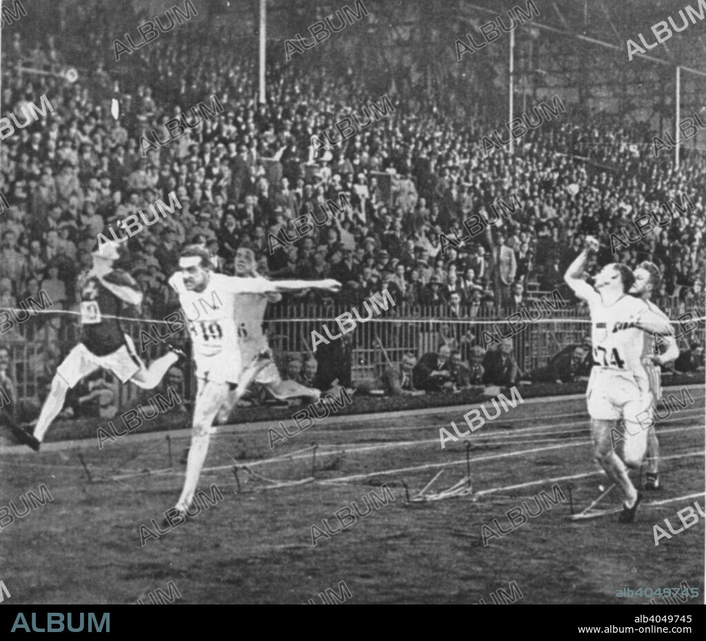 Harold Abrahams at the Paris Olympics of 1924. Harold Abrahams won a gold medal in the 100-Meter dash, equaling the Olympic record of 10.6. He had also clocked 10.6 in his two qualifying heats. Abrahams, born in Great Britain, was the first non-American to win the event.