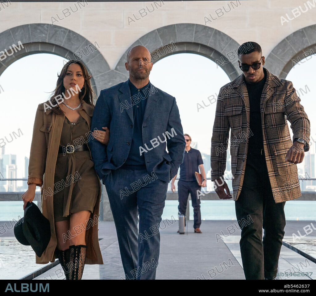 AUBREY PLAZA, BUGZY MALONE and JASON STATHAM in OPERATION FORTUNE: RUSE DE GUERRE, 2022, directed by GUY RITCHIE. Copyright Miramax / STXfilms.