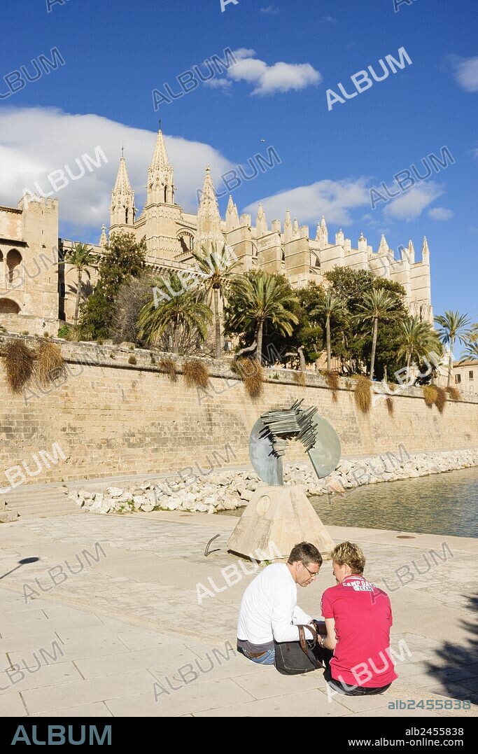 parque del Mar y Catedral de Mallorca , siglo XIII, Monumento Histórico-artístico, Palma, mallorca, islas baleares, españa, europa.