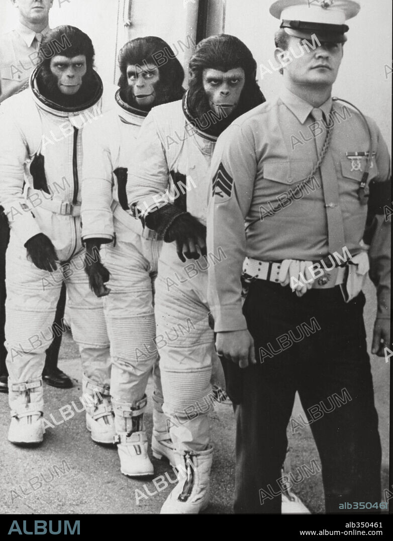 ESCAPE FROM THE PLANET OF THE APES, 1971, directed by DON TAYLOR. Copyright 20TH CENTURY FOX.