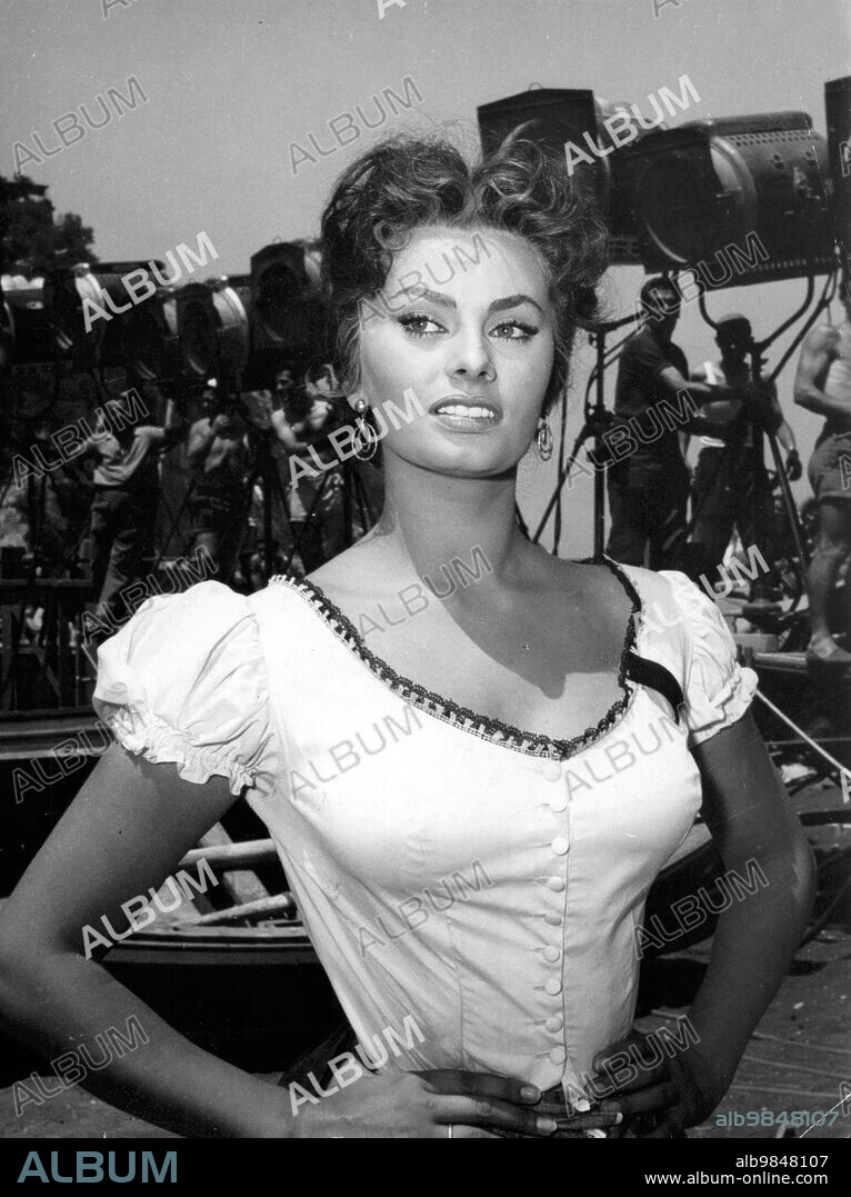 LOREN SOPHIA / LOREN SOFIA 1934/. SOPHIA LOREN dans PANE, AMORE E..., 1955, réalisé par DINO RISI. Copyright TITANUS.