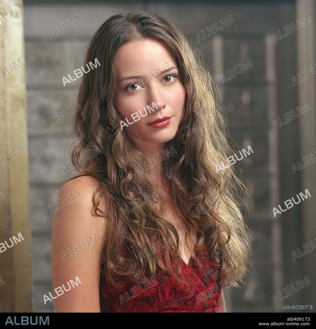 AMY ACKER in ANGEL-TV, 1999, directed by DAVID GREENWALT and JOSS WHEDON. Copyright 20TH CENTURY FOX TV.