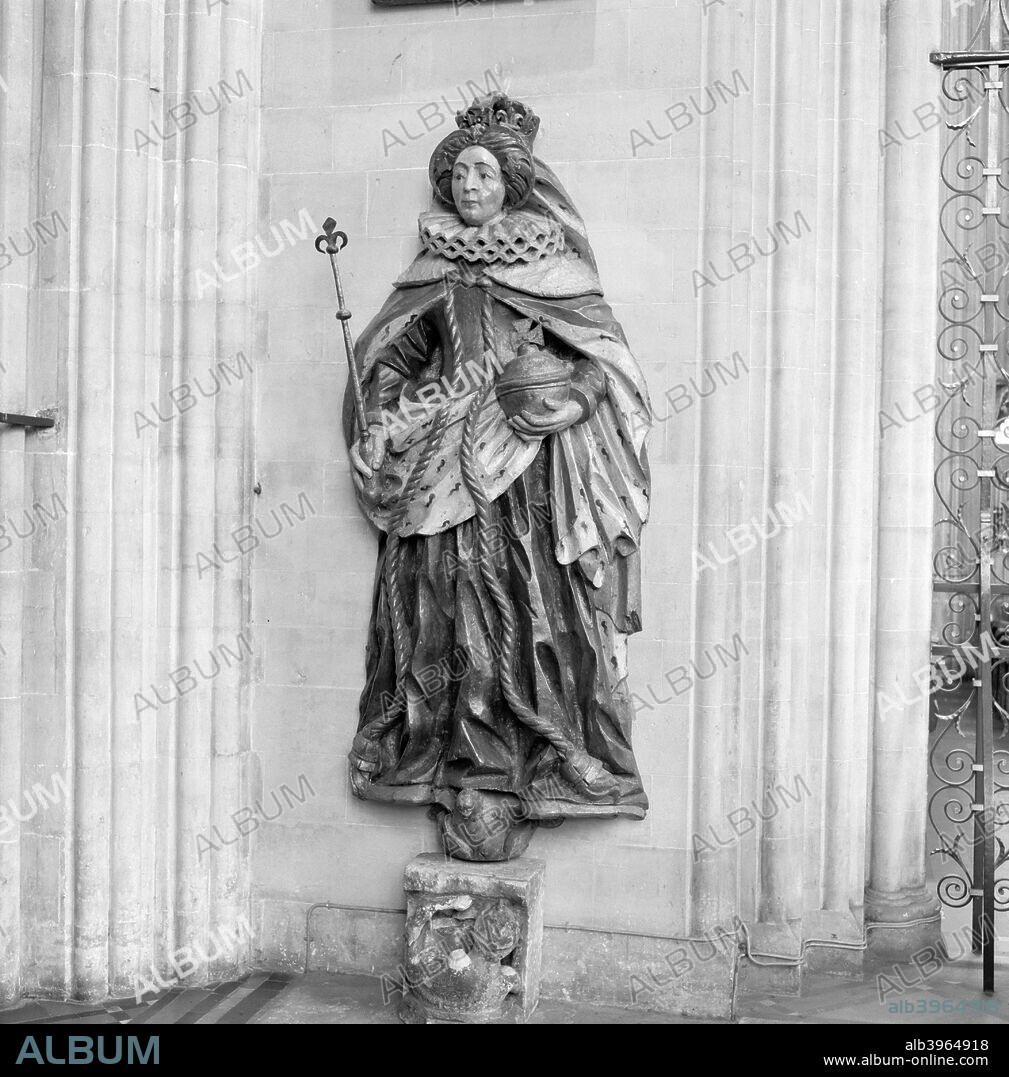 Queen Elizabeth I statue, St Mary Redcliffe Church, Bristol, 1945. A statue of Queen Elizabeth I in St Mary Redcliffe Church, possibly made after her visit to Bristol in 1574.