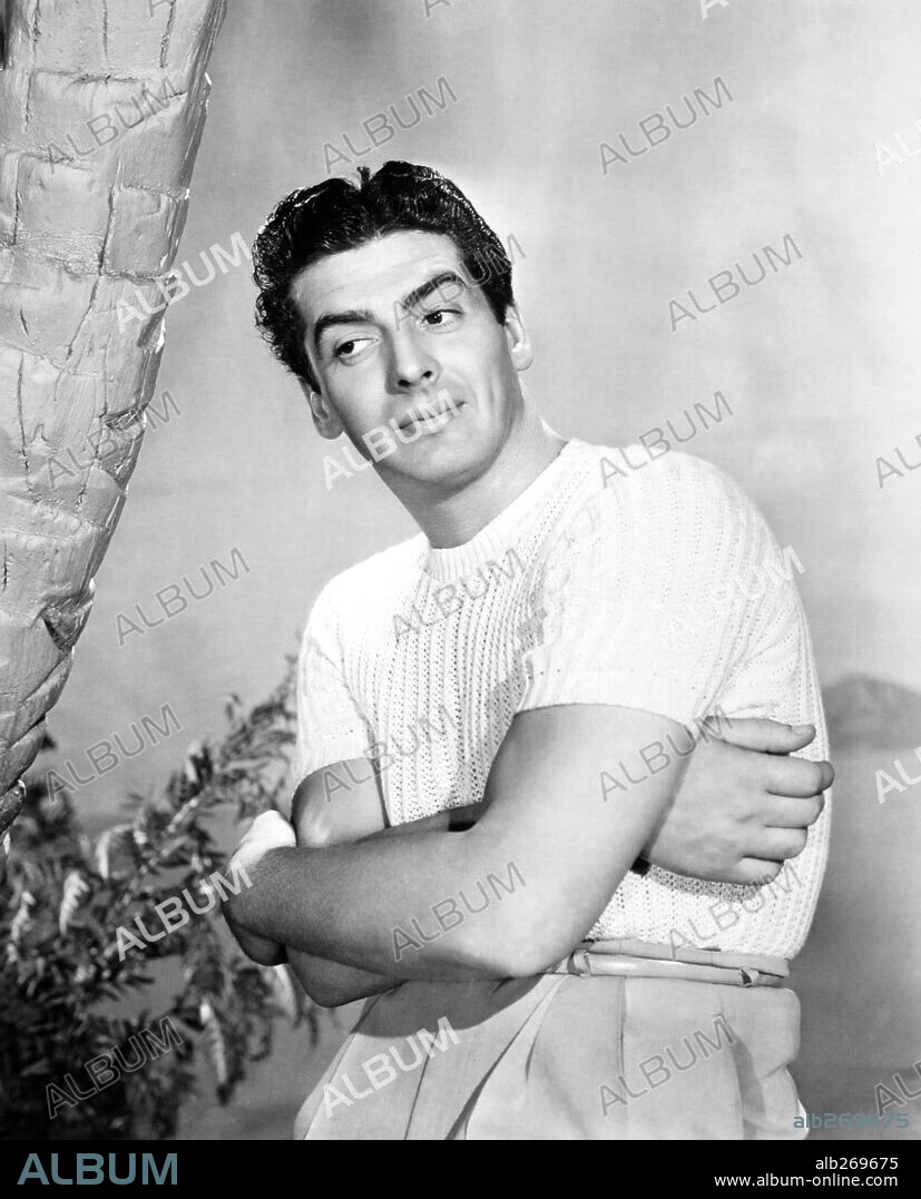 VICTOR MATURE in SONG OF THE ISLANDS, 1942, directed by WALTER LANG.  Copyright 20TH CENTURY FOX. - Album alb269675