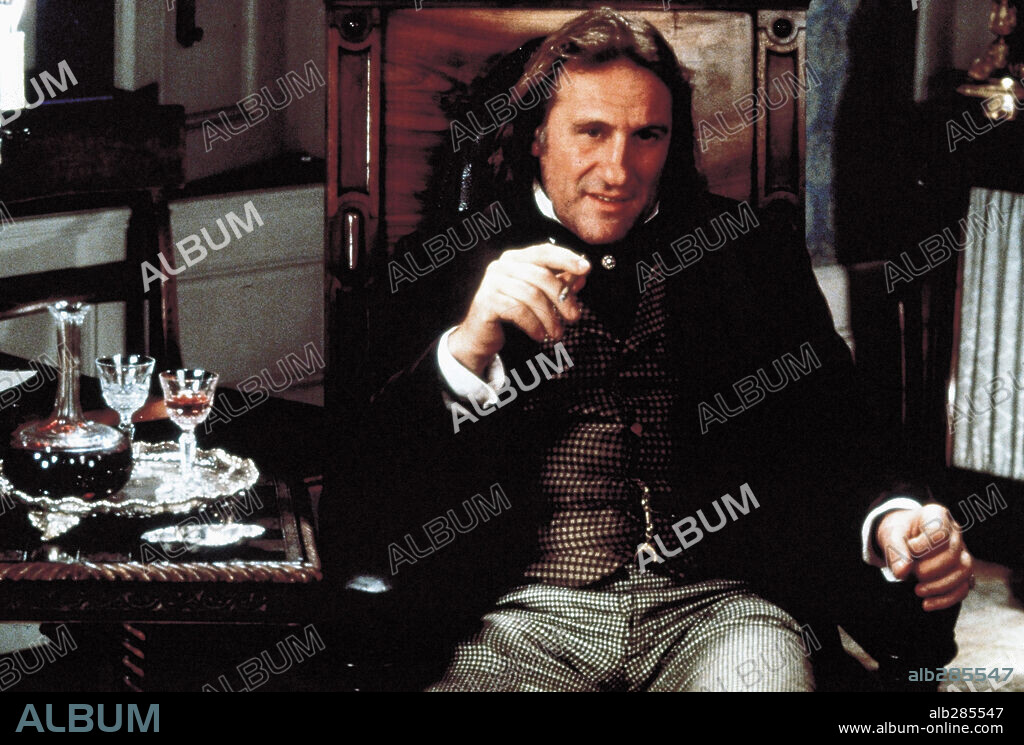 GERARD DEPARDIEU in HAMLET, 1996, directed by KENNETH BRANAGH. Copyright CASTLE ROCK ENTERTAINMENT.