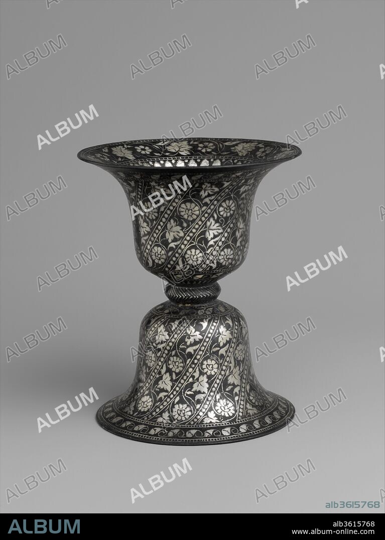 Spittoon in Double Bell Design. Dimensions: H. 5 7/8 in. (15 cm)
Diam. (base) 4 7/16 in. (11.2 cm). Date: late 18th-early 19th century.