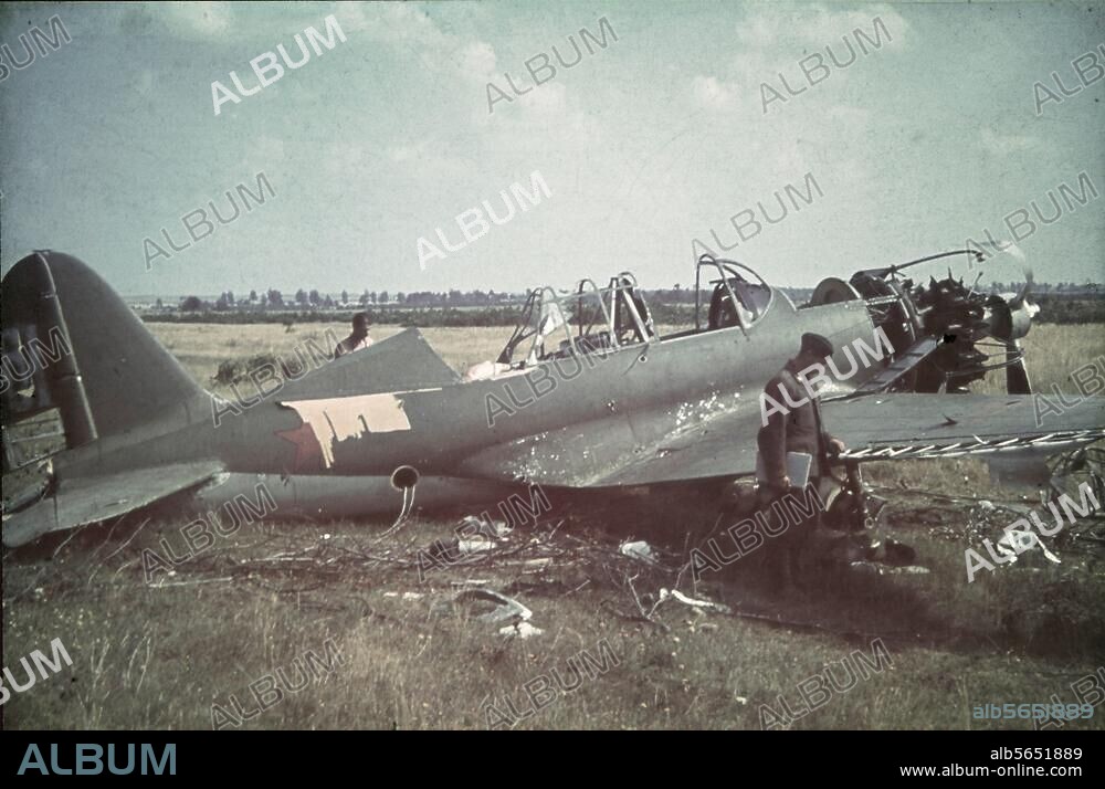 History / World War Two /. Aerial Warfare. - Russian campaign of the Wehrmacht. (Operation Barbarossa), from April 1941:. a shot-down Soviet plane. Photo, undated.