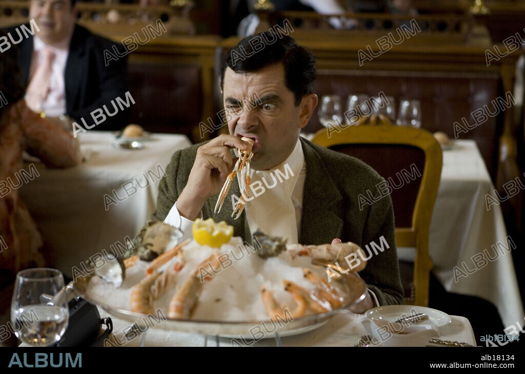 ROWAN ATKINSON in MR. BEAN'S HOLIDAY, 2007, directed by STEVE BENDELACK. Copyright STUDIO CANAL/UNIVERSAL FOCUS/WORKING TITLE FILMS / KEYTE, GILES.