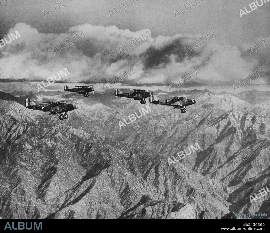 555C Hawker Hart Bomber - Planes & Hawker Hornet. May 21, 1934. (Photo by Central Press Photos Ltd.).