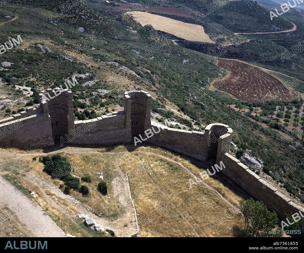 INTERIOR DE LA MURALLA DEL CASTILLO DE LOARRE - SIGLO XI.