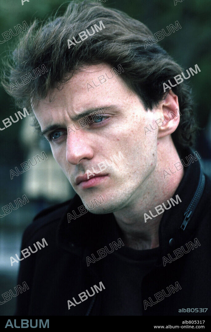 AIDAN QUINN in DESPERATELY SEEKING SUSAN, 1985, directed by SUSAN SEIDELMAN. Copyright ORION PICTURES.