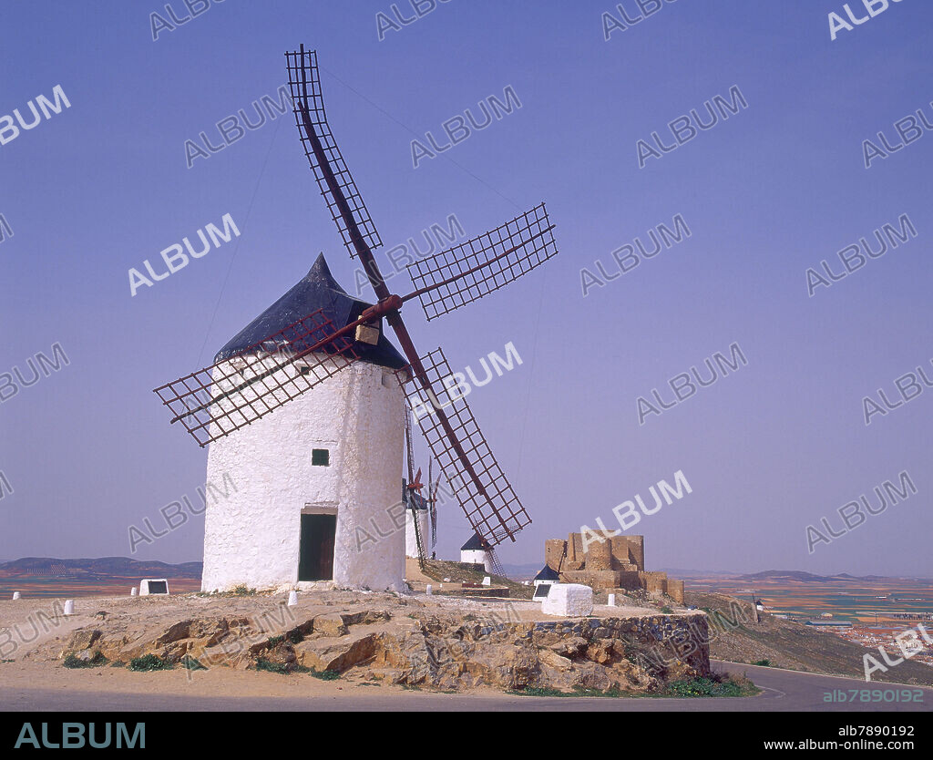 interior del molino de viento medieval