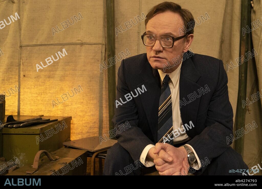 JARED HARRIS in CHERNOBYL, 2019. Copyright HOME BOX OFFICE (HBO).