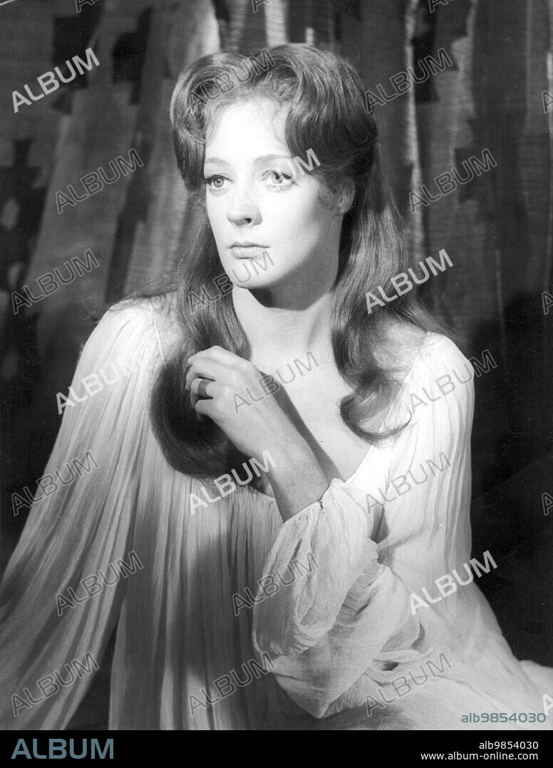 Dame Maggie Smith. MAGGIE SMITH in OTHELLO, 1965, directed by STUART BURGE. Copyright BR HOME ENTERTAINMENT/WARNER BROS.