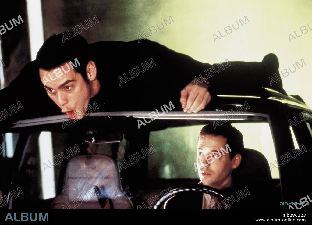 JIM CARREY and MATTHEW BRODERICK in THE CABLE GUY, 1996, directed by BEN STILLER. Copyright COLUMBIA TRI STAR.