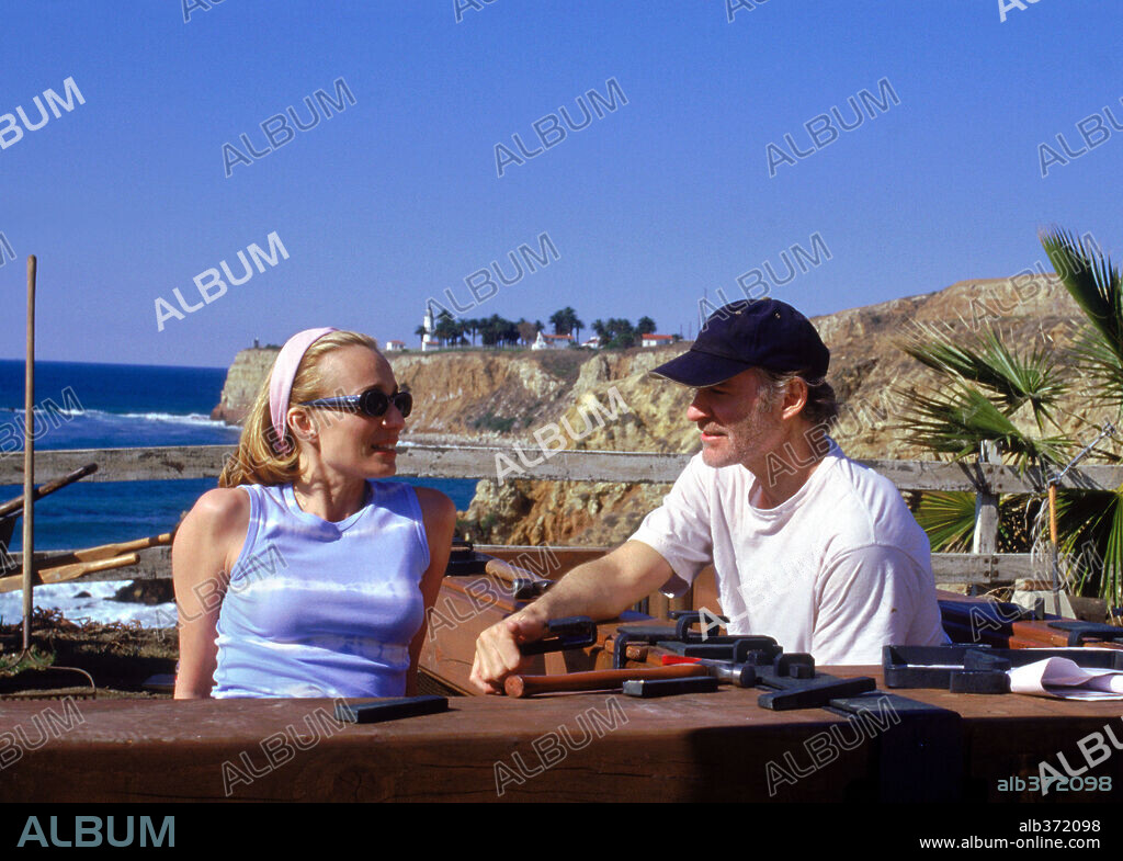 KEVIN KLINE y Kristin Scott-Thomas. KEVIN KLINE y KRISTIN SCOTT THOMAS en LA CASA DE MI VIDA, 2001 (LIFE AS A HOUSE), dirigida por IRWIN WINKLER. Copyright WRINKLER FILMS / WALLACE, MERIE W.